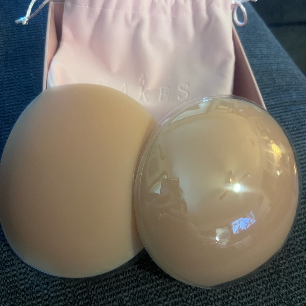 Cake Beige Silicone Nipple Covers - Picture 2 of 4